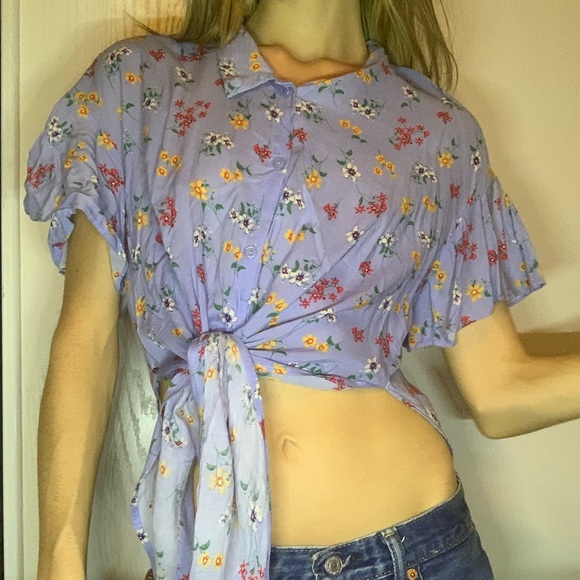 Floral button up, TopShop. - Picture 3 of 3